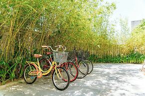 Gold Riverside Apartment & Villa