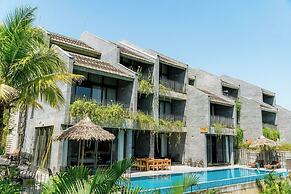 Gold Riverside Apartment & Villa