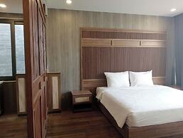 Gold Riverside Apartment & Villa