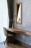 Gold Riverside Apartment & Villa