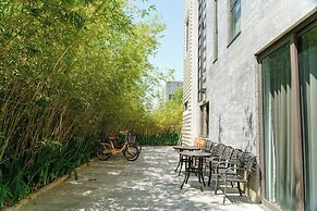 Gold Riverside Apartment & Villa