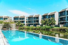 Gold Riverside Apartment & Villa