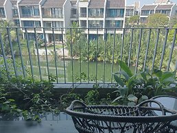 Gold Riverside Apartment & Villa