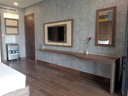 Gold Riverside Apartment & Villa