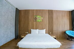 Gold Riverside Apartment & Villa