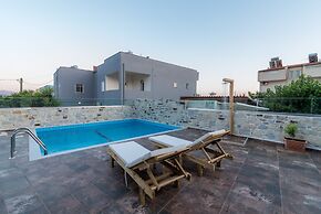 Elmara Luxury Villa 3 - Next to the Beach