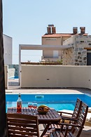 Elmara Luxury Villa 1 - Next to the Beach