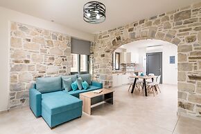 Elmara Luxury Villa 1 - Next to the Beach