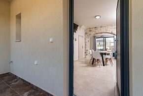 Elmara Luxury Villa 1 - Next to the Beach