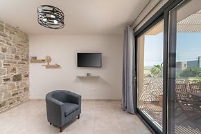 Elmara Luxury Villa 1 - Next to the Beach