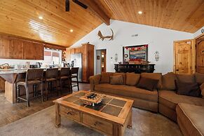 Lakeside Cottage - Charming  Retreat