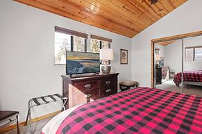 Lakeside Cottage - Charming  Retreat