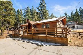 Lakeside Cottage - Charming  Retreat