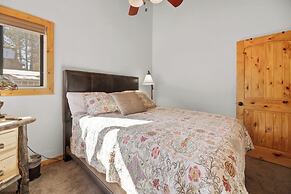 Lakeside Cottage - Charming  Retreat