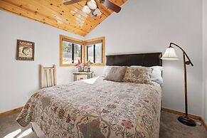 Lakeside Cottage - Charming  Retreat