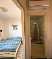 Charming Apartment Near the Beach With Pool