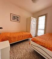 Charming Apartment Near the Beach With Pool