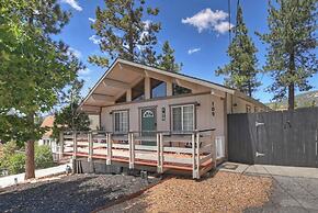 Bear Cub Cottage with HotTub & Firepit