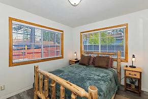 Bear Cub Cottage with HotTub & Firepit