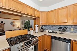 Bear Cub Cottage with HotTub & Firepit