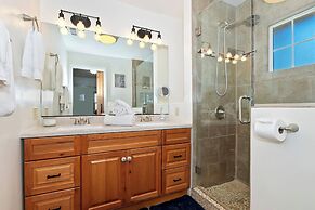 Bear Cub Cottage with HotTub & Firepit