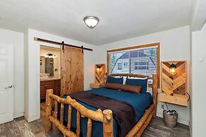 Bear Cub Cottage with HotTub & Firepit