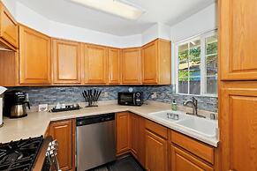 Bear Cub Cottage with HotTub & Firepit