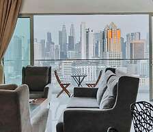 Regalia Residence The Sky Pool Suite