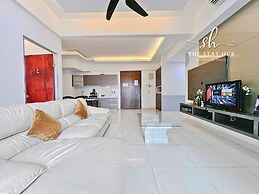 Regalia Residence The Sky Pool Suite