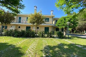 Charming Townhouse With Garden and Pool