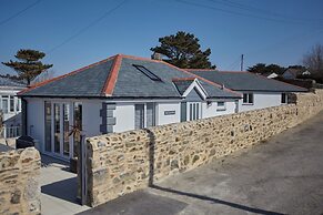 2022 Brand New Stylish Flat in Central Hayle