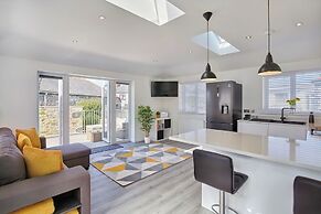 2022 Brand New Stylish Flat in Central Hayle