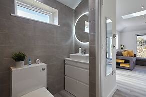 2022 Brand New Stylish Flat in Central Hayle