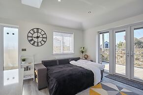 2022 Brand New Stylish Flat in Central Hayle