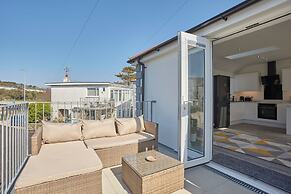 2022 Brand New Stylish Flat in Central Hayle