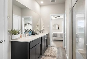 Modern Luxury 4BD Home Near Dallas TX