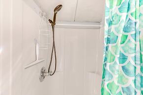 8 Mi to Cathedral Caverns: Tiny Home Hideaway