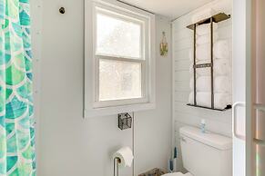 8 Mi to Cathedral Caverns: Tiny Home Hideaway