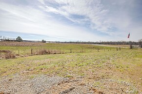 8 Mi to Cathedral Caverns: Tiny Home Hideaway