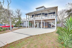 2 Mi to Long Beach: Home w/ Patio & Putting Green!