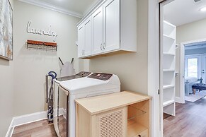 2 Mi to Long Beach: Home w/ Patio & Putting Green!