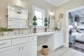 2 Mi to Long Beach: Home w/ Patio & Putting Green!