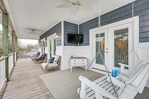 2 Mi to Long Beach: Home w/ Patio & Putting Green!