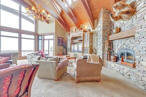 Hot Tub + Views: Luxe Mountain Escape in Yucaipa