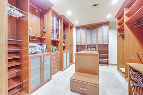 Hot Tub + Views: Luxe Mountain Escape in Yucaipa