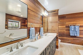 Waterfront Cabin on 32 Acres in Leesburg!