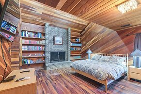 Waterfront Cabin on 32 Acres in Leesburg!