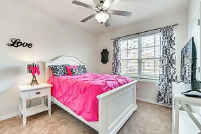 7 Mi to Usta: Waterfront 'tennis House' w/ Yard!