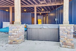 Lakefront Gem: Dock, Hot Tub & Kayak in Jacksboro