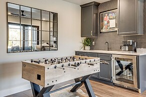 Lakefront Gem: Dock, Hot Tub & Kayak in Jacksboro